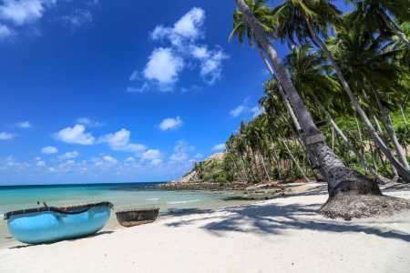 Bai Men beach in Nam Du