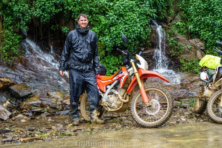 How to choose rain gear in Vietnam