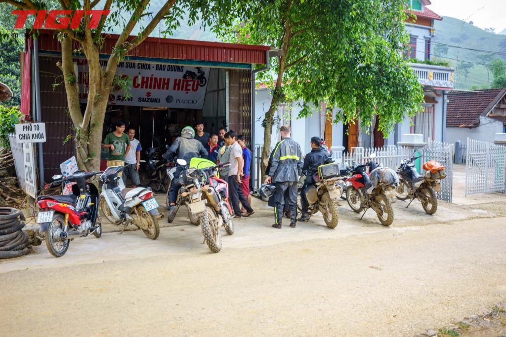 roadside motorbike mechanic