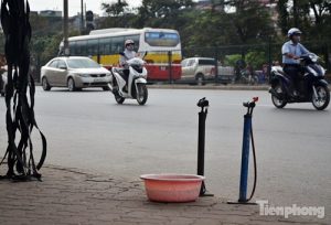 Hand pumps are the sign for places that fix flat tires