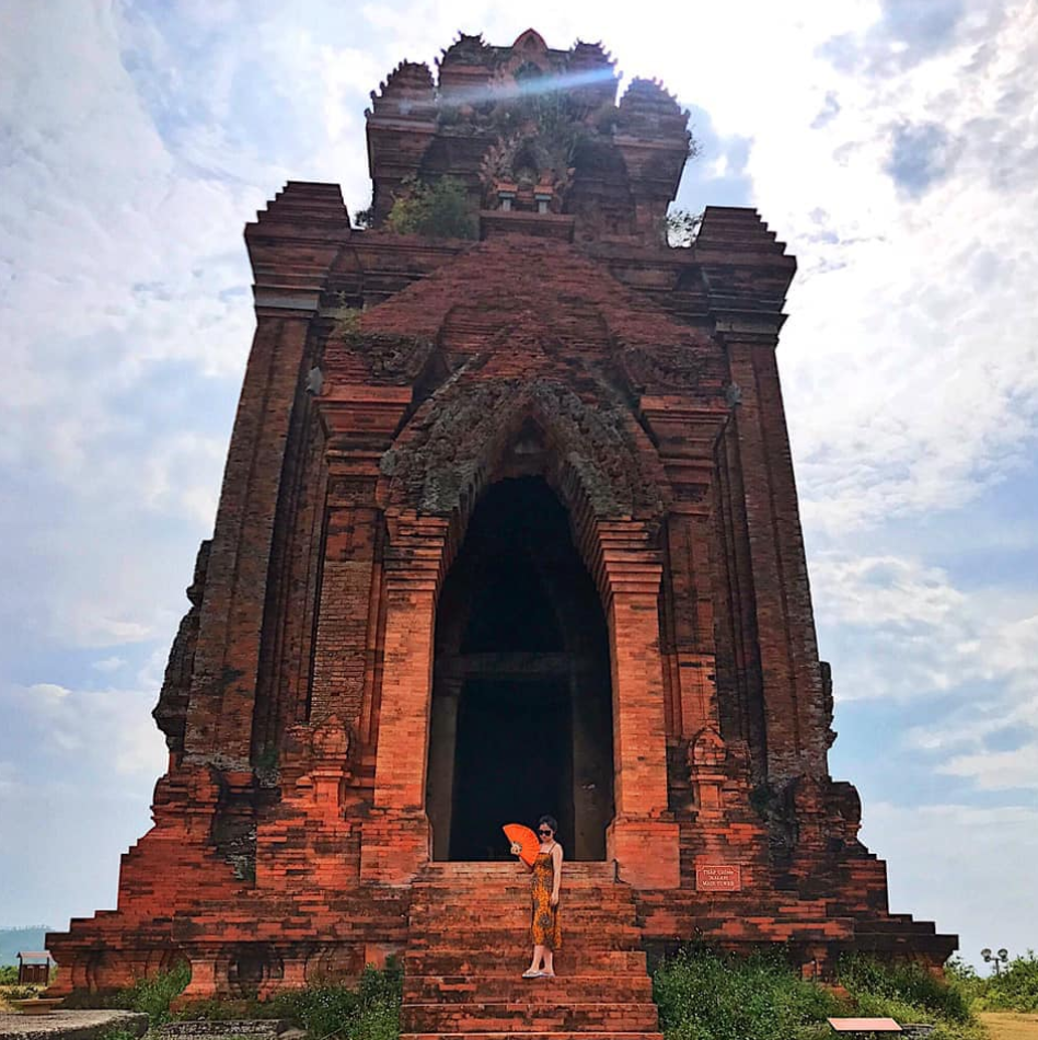 Thap Canh Tien Tower