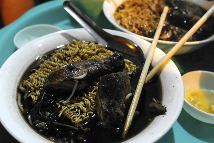 Black chicken noodles Black chicken noodles