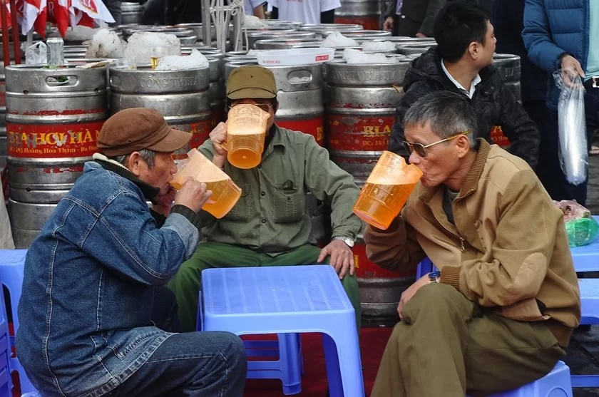 Vietnamese men drinking beer