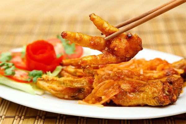 Chicken feet fried in fish sauce 