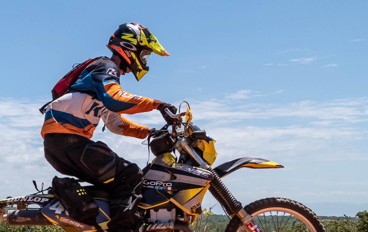 mũ bảo hiểm LS2 Pioneer và xe DRZ400