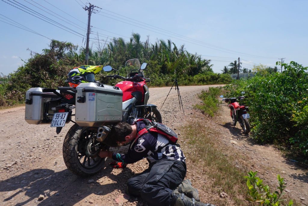 修理摩托车